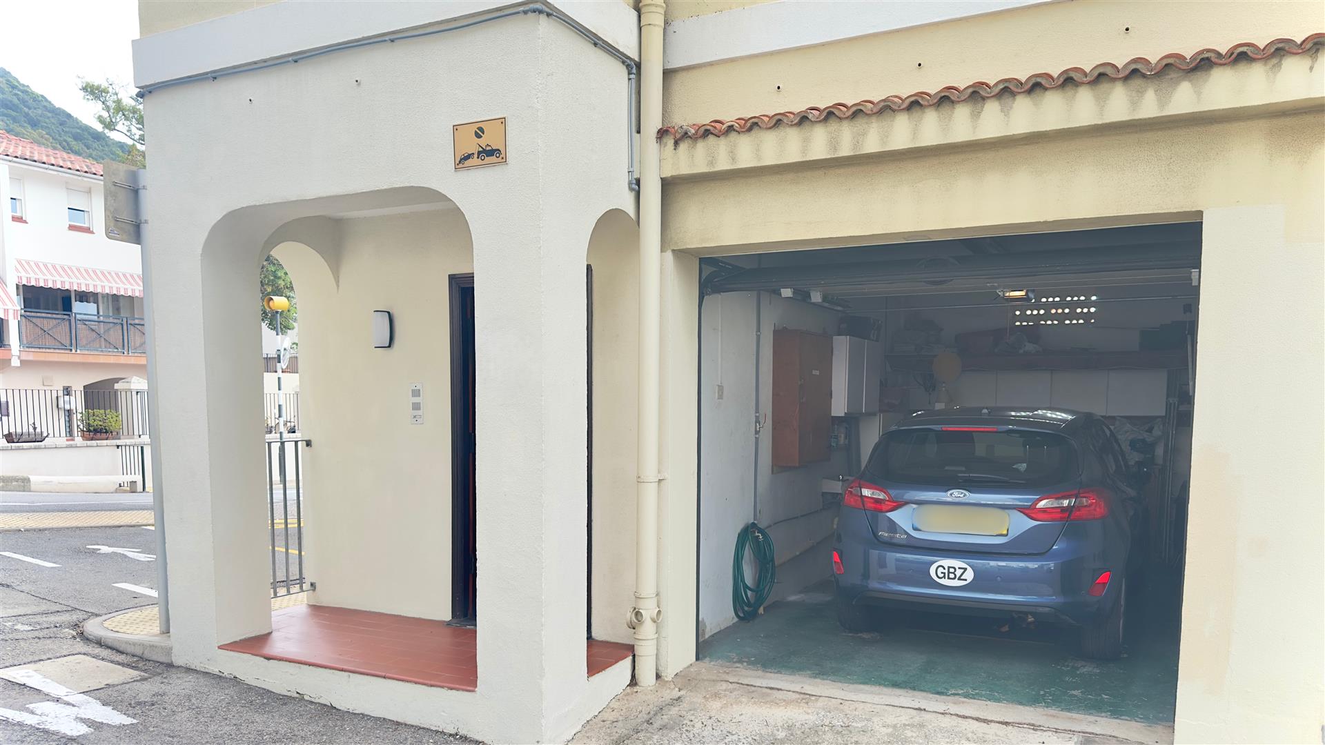 Image of House - detached - 4 Bedrooms - 2 Bathrooms for Sale in South District-Gibraltar, Image 9